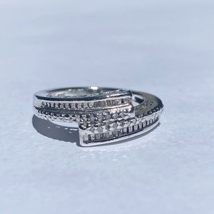 Heng Ngai 925 sterling silver overlap Diamond MOM ring💎